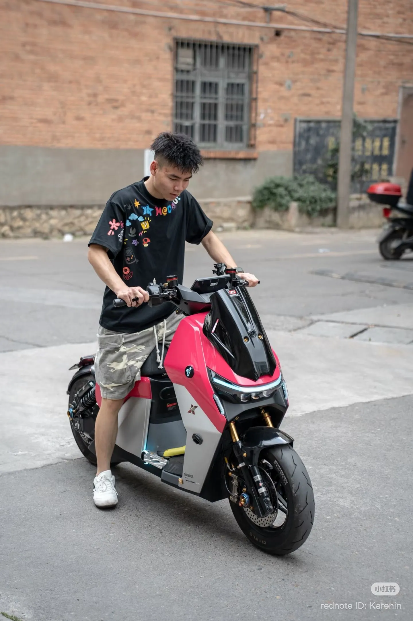 An owner with his customised Dz